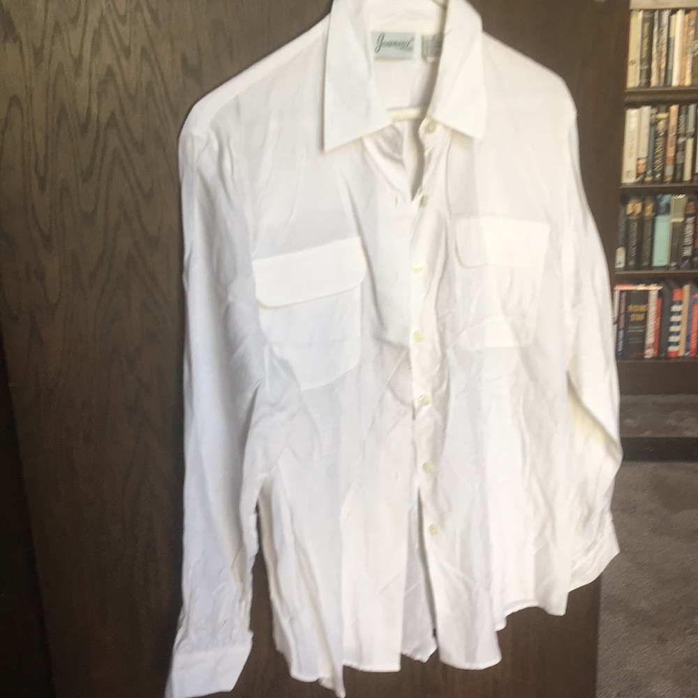 White blouse M